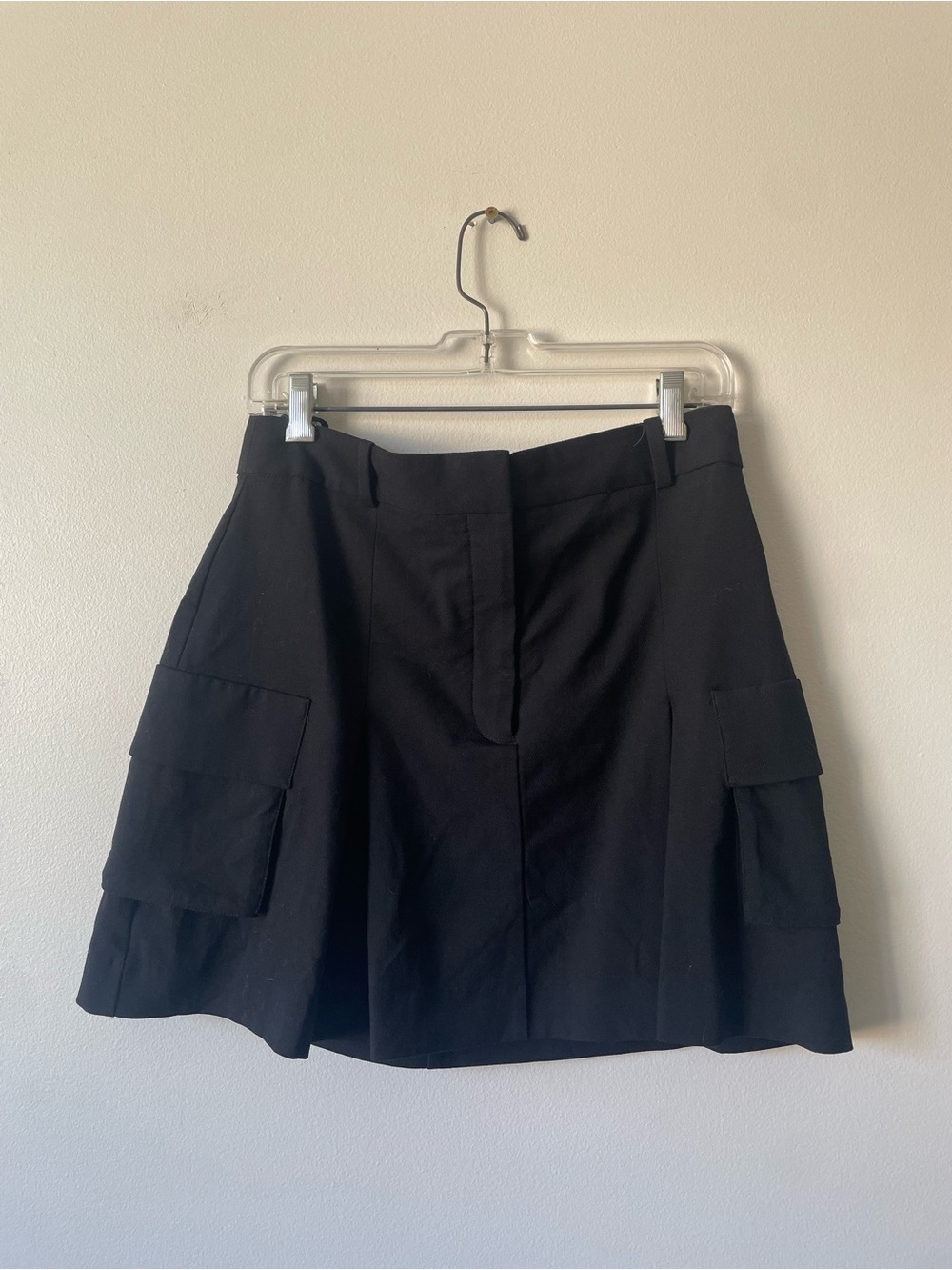 Aritzia Babaton Cameo cargo skirt